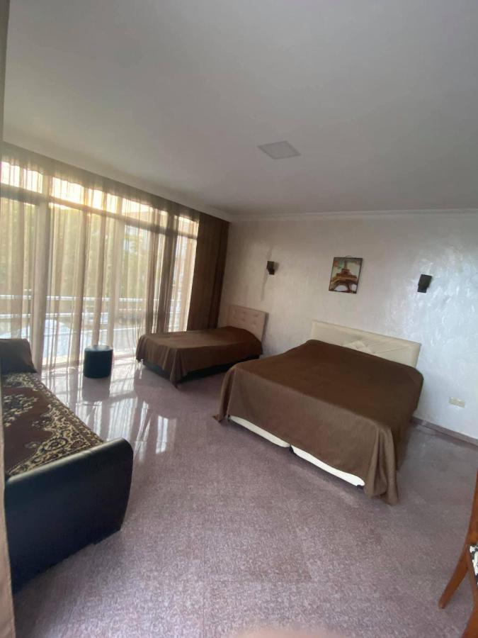 Guest House "Sulo" Kobuleti Esterno foto