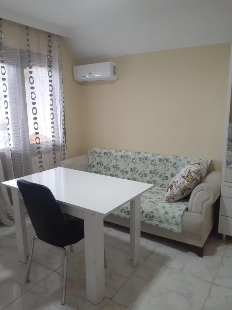 Guest House "Sulo" Kobuleti Esterno foto